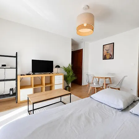 Le Clos Des Vignes - Balconies And Free Parking アパート オベルネ